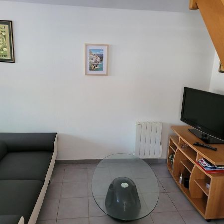 Appartement Meuble Duplex T3. โบม-เลส์-ดามส์ ภายนอก รูปภาพ