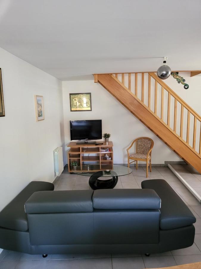 Appartement Meuble Duplex T3. โบม-เลส์-ดามส์ ภายนอก รูปภาพ